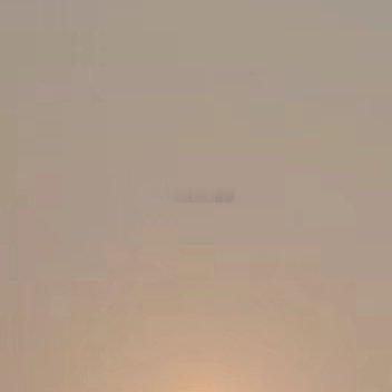 不同的年纪，演绎着不同的自己，风华是一指流沙，苍老是年华，青春是一季繁华，岁月是