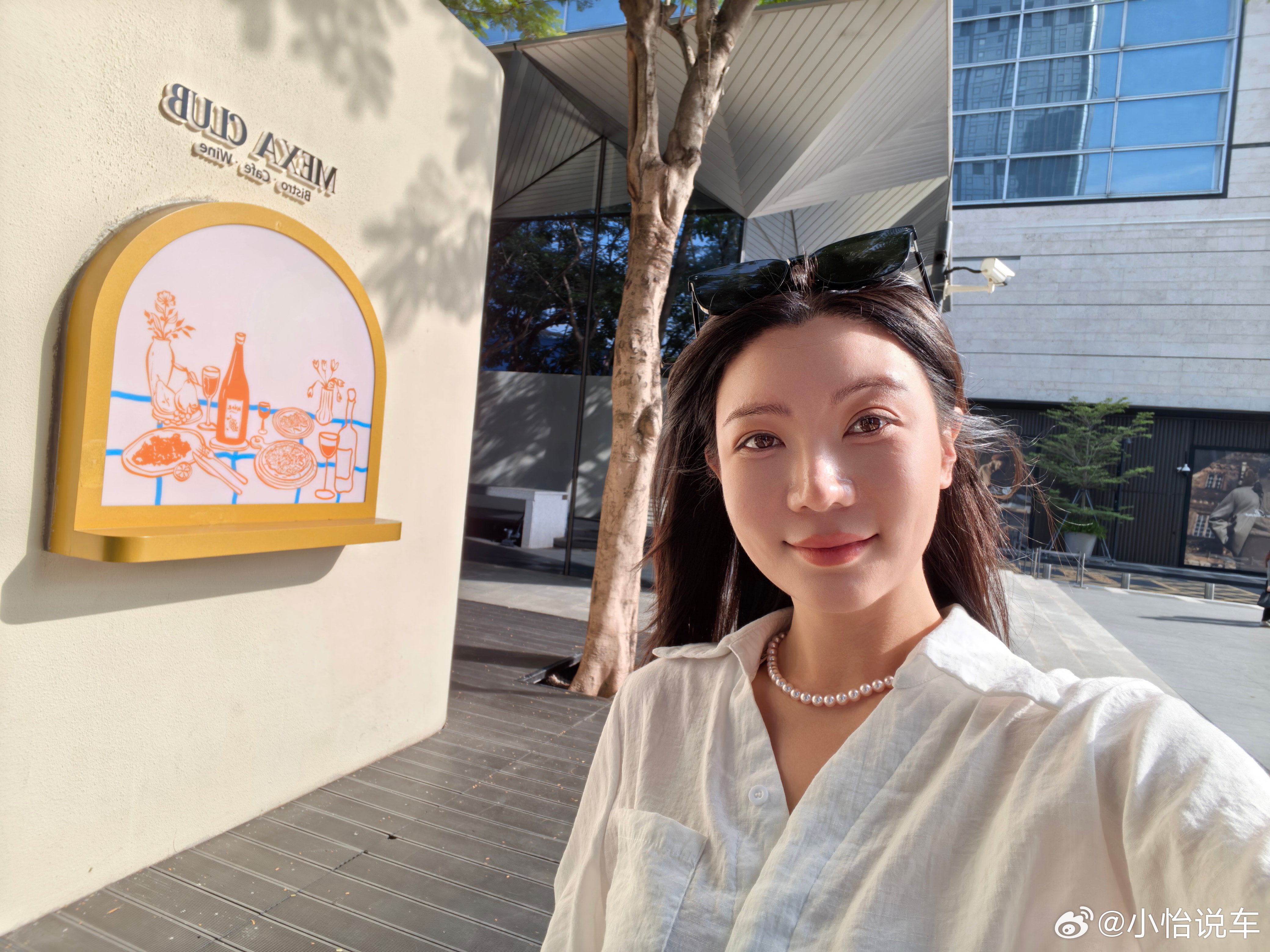 早啊今天拍一台搭载华为乾崑智驾技术的 C 级豪华燃油车，你们猜猜是什么车 