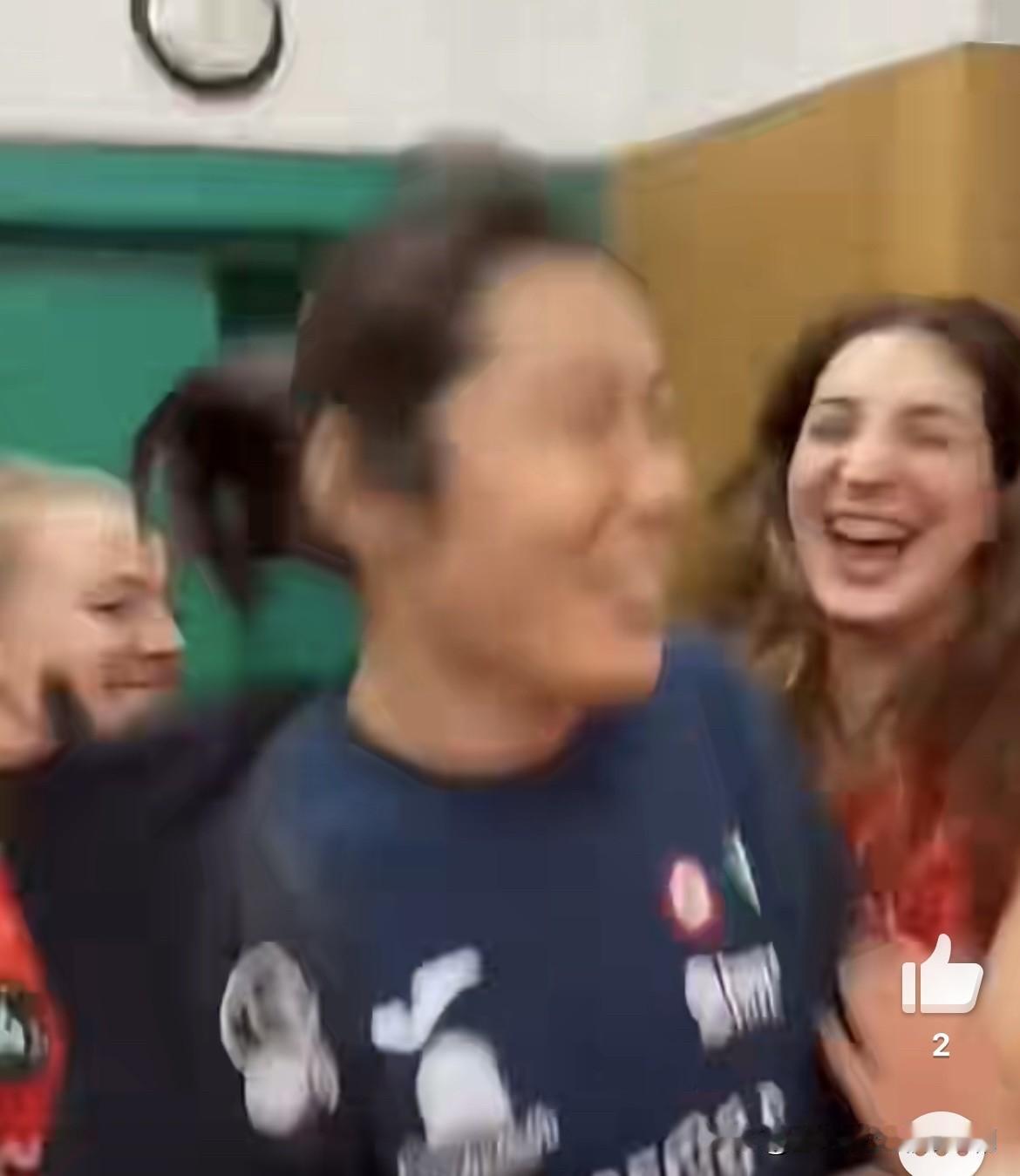 科内利亚诺欢迎朱婷回归！这些“疯”丫头