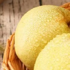 梨的种植方法1. 园地与定植选背风向阳、土层深厚微酸（pH6.0-7.5）、排灌