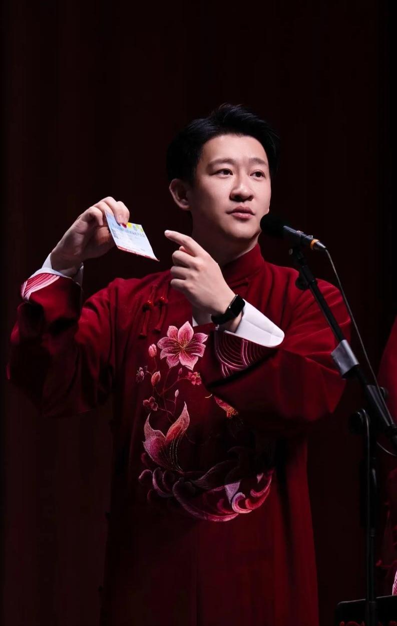 曹云金依靠网络直播咸鱼翻身，线下巡演也是一场接一场，不过门票便宜，最贵的不超过3