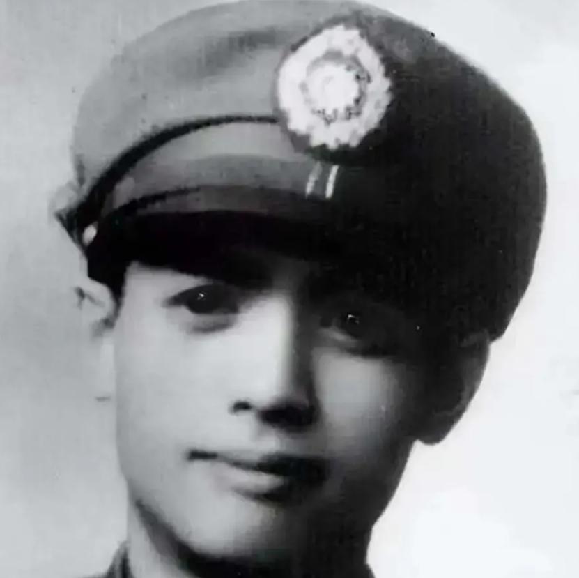1949年，亲生儿子因通共罪名被枪毙，这位国民党中将默然三日三夜，随后将蒋介石安