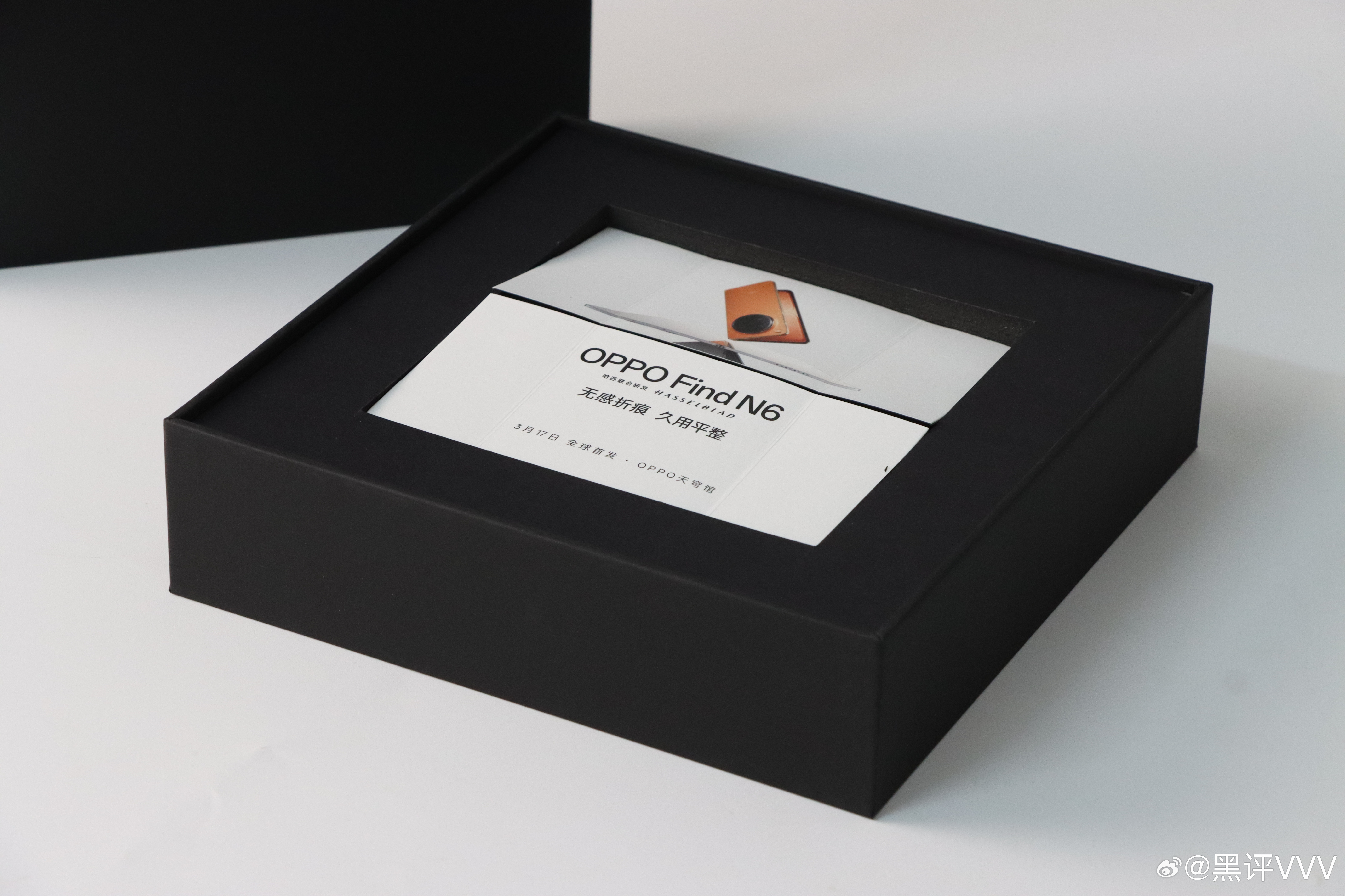 OPPO Find N6，无感折痕，久用平整礼盒包括邀请函和一瓶修复霜这款全新大