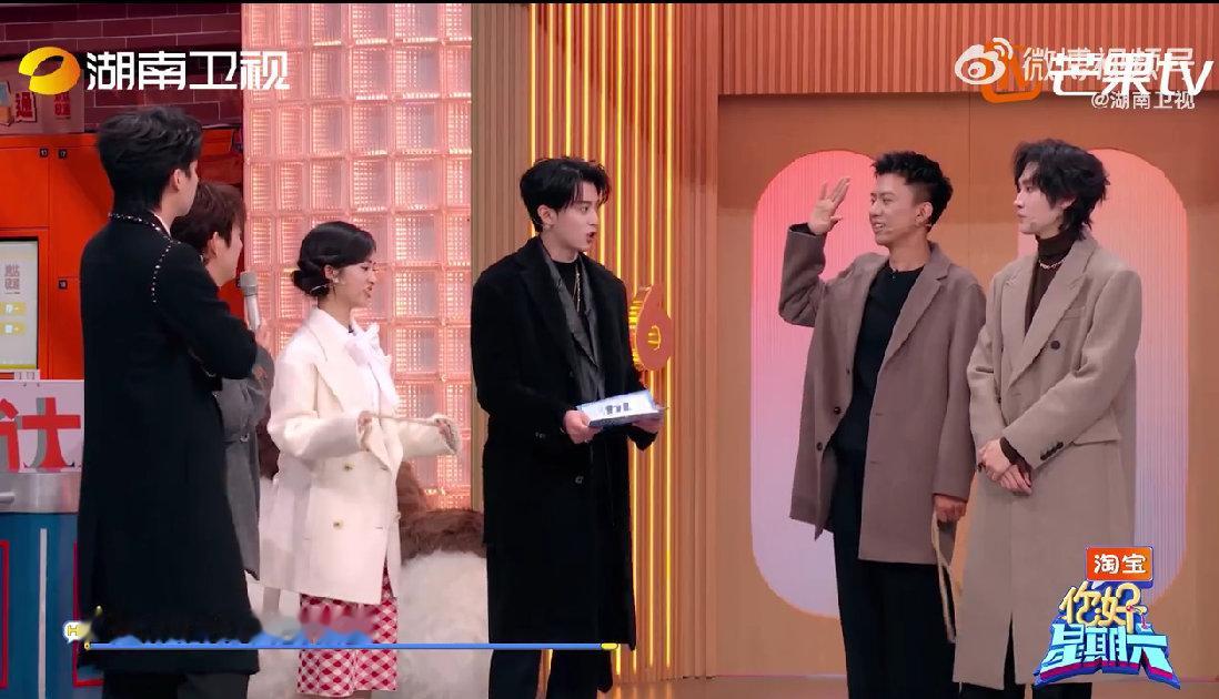 王鹤棣王鹤棣轻轻一哄付航又好了你好星期六 付航“我要闹了”的小表情超可爱，棣棣温