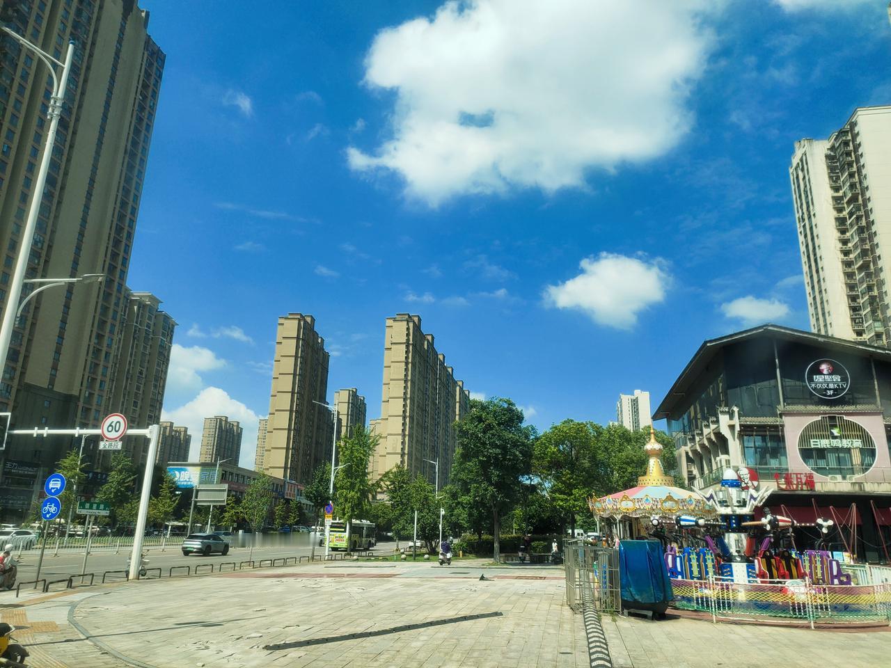 旅游赶景点累得慌，旅居慢下来才叫享福，钱没多花还更自在，这账算得太明白点
近年来