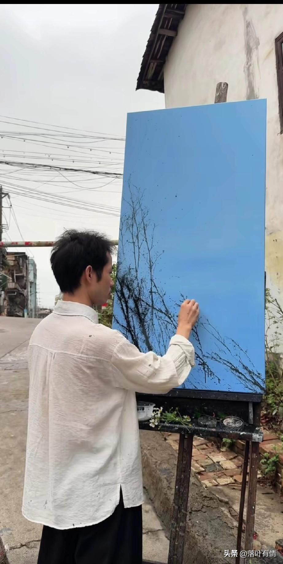 看到邪修画画，
可以把专业的画家气吐血，
只见他们拿着几根树枝，
随便在画板上拍