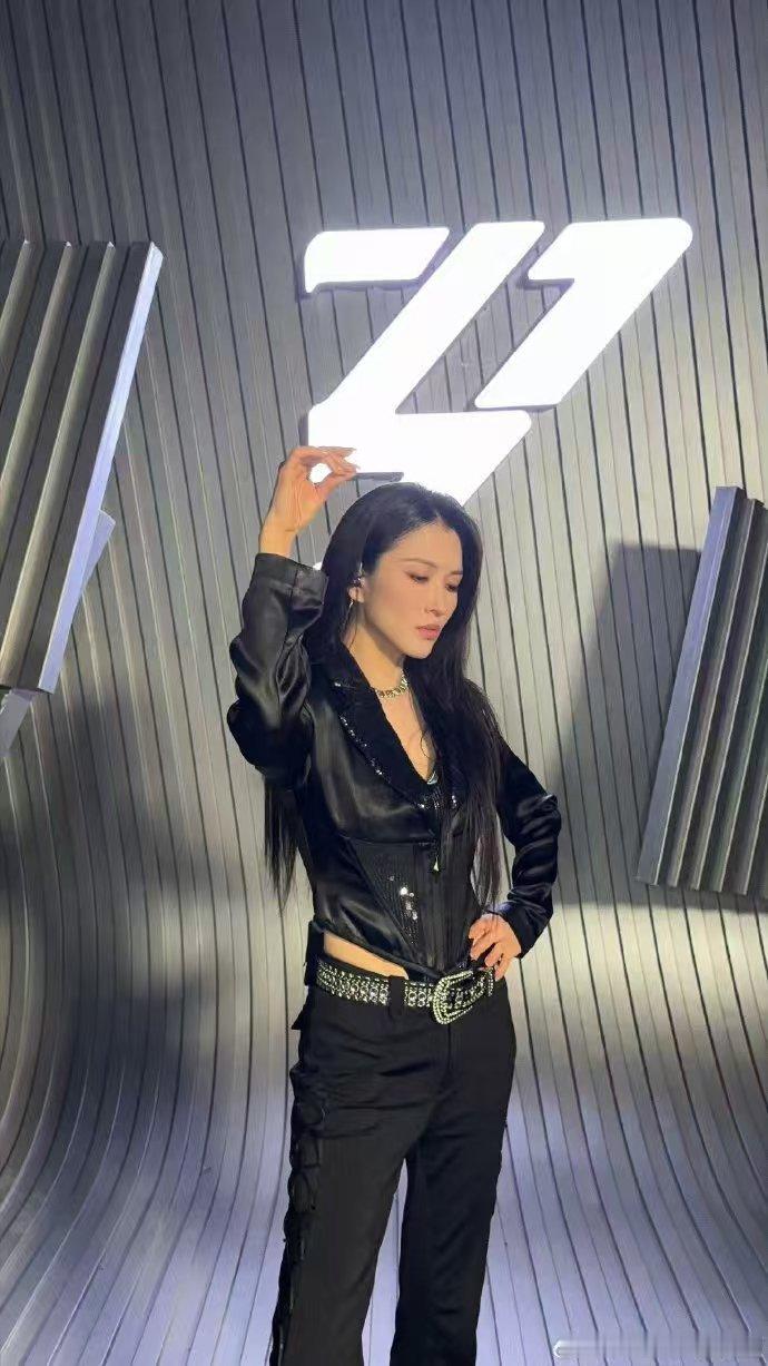 徐洁儿回应浪姐小考第一 就这个雨爱组太燃啦！徐洁儿惊喜感恩回应第一，和队友磨细节