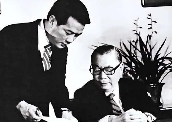 1988年蒋经国离世，4天后，蒋孝勇：孝严，你可以来看父亲了！
 
章孝严接到这