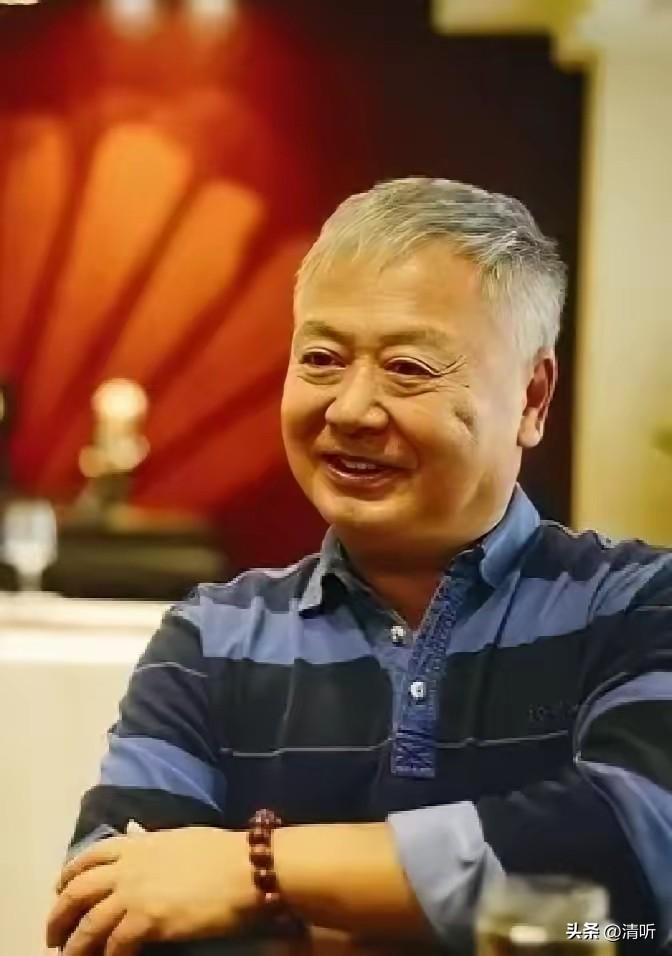 谁会想到，二十年过去，当年的奥数金牌少年竟走向了截然不同的人生渡口。
2006年