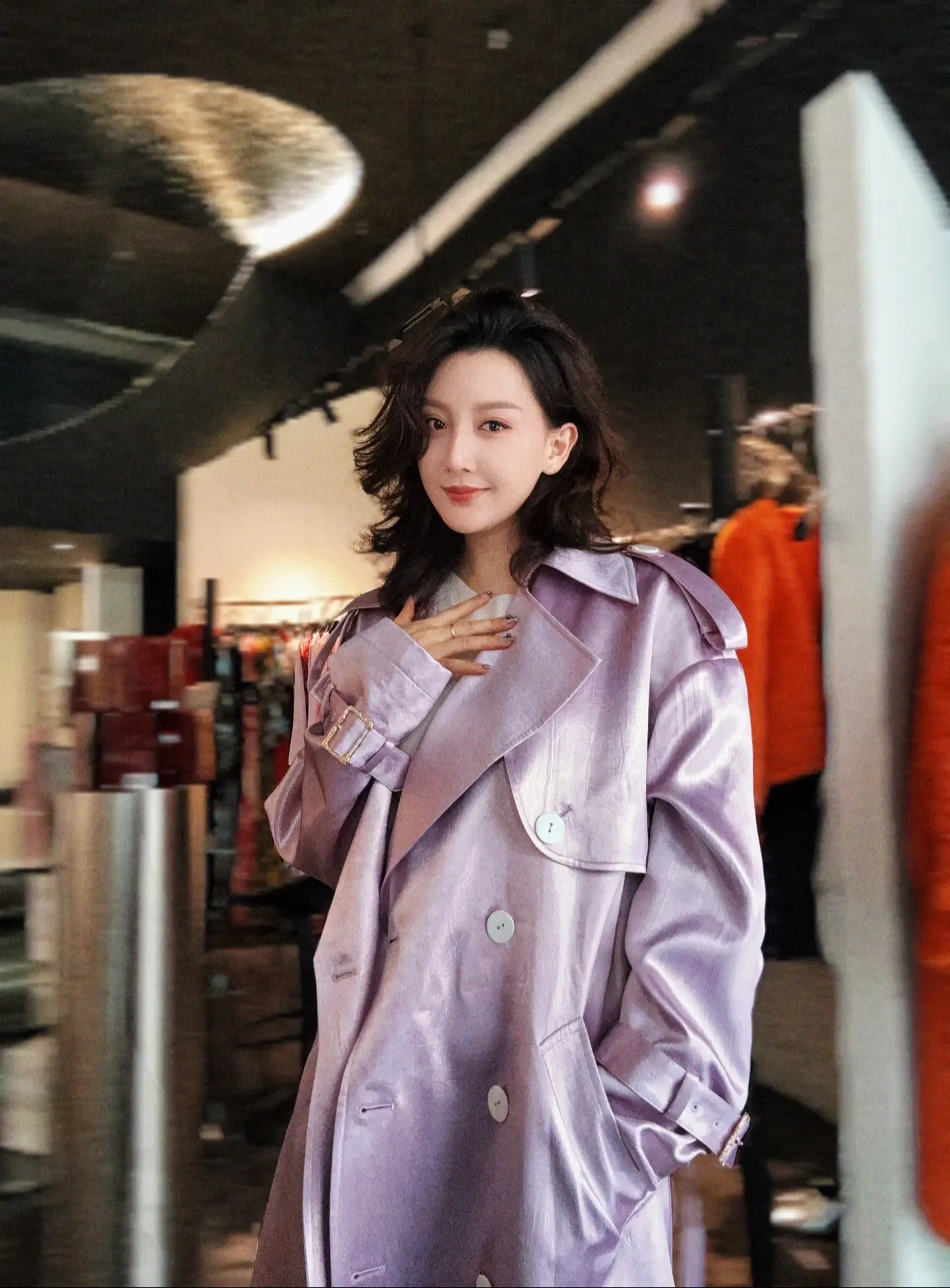 理智是一种苦楚 不必羡慕于我的决绝 我有心口不一的痛 不得而已的痛