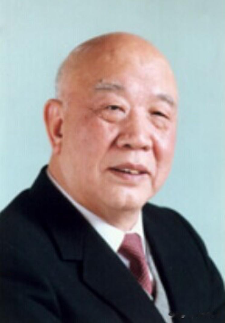他42岁任新疆党委第一书记，新疆军区司令员兼政委，授中将军衔。主政期间，发展农牧