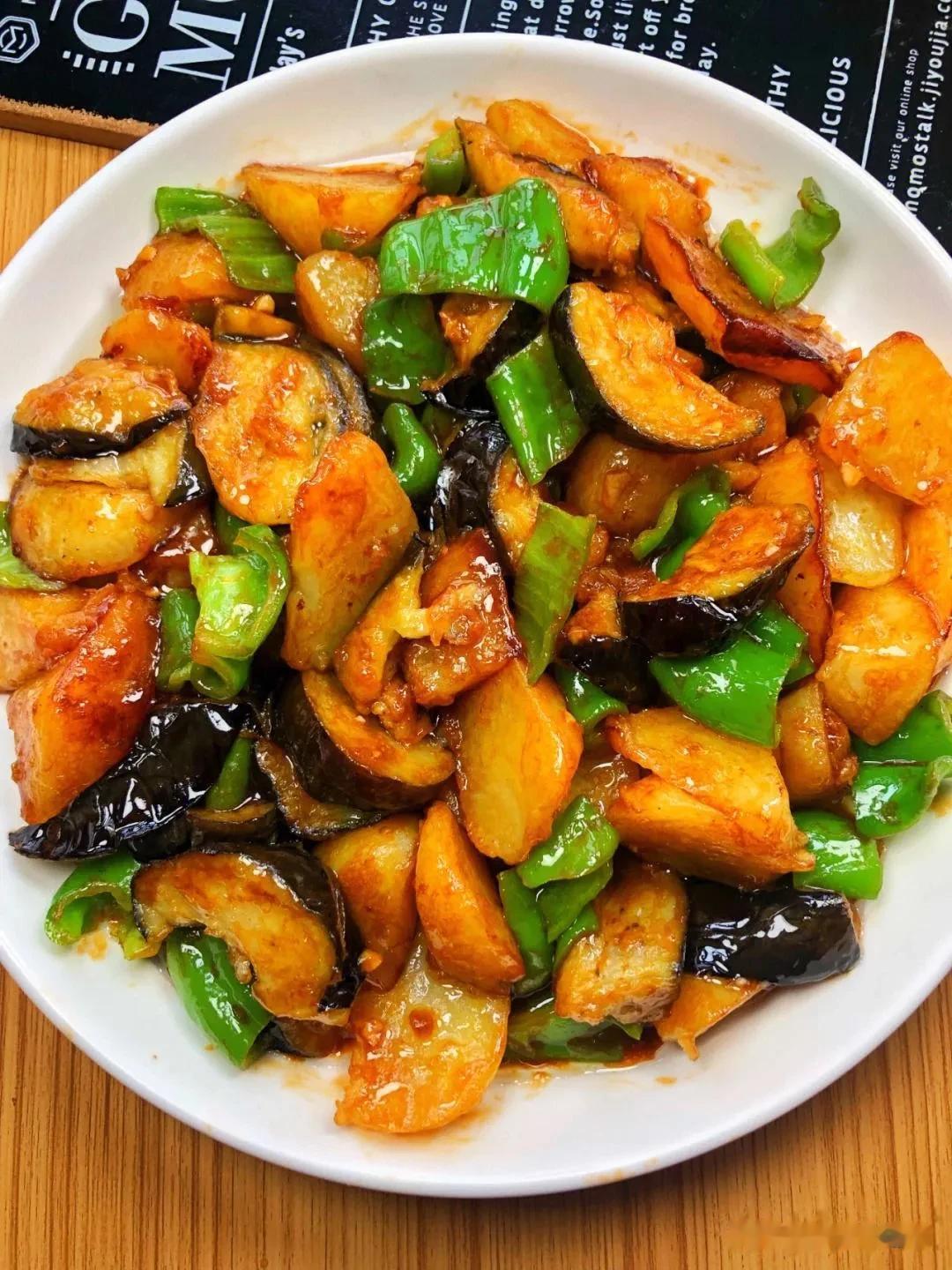 #记录我的2023# 
#十月美食录# 
你是东北地三鲜,我是人间四月天。
地三