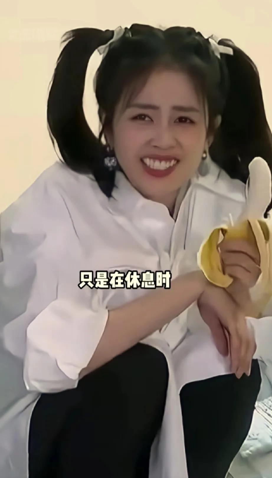 小小如那个如果不是设计，那就太过分了
那个扯衣服的，真是个奇葩，还是刚出院？？#