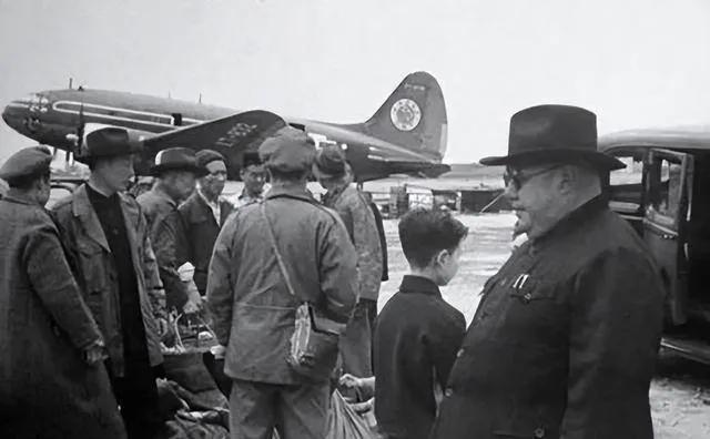 1949年9月，银川。解放军打开军阀马鸿逵的一座仓库，门推开那一刻，所有人都愣住