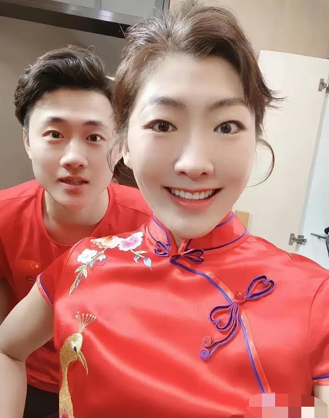 老公是她的队友，名字叫王心迪，两人于2022年5月20日结婚。
35岁的徐梦桃第