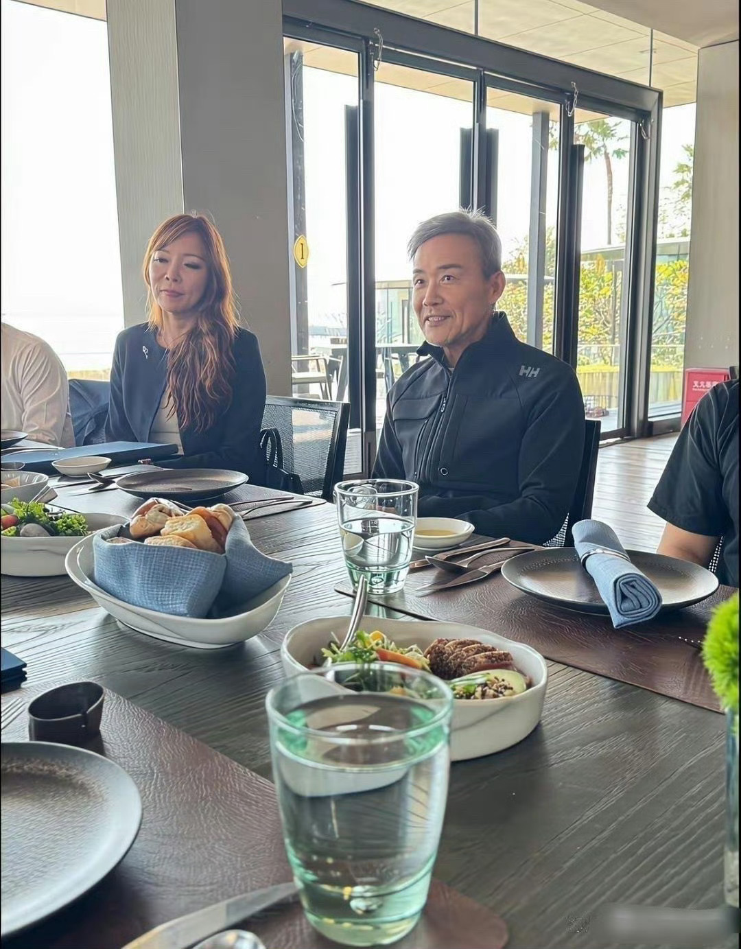 万科总裁王石状态真不错，看着哪像75岁，最多也就57岁的样子。 ​​​