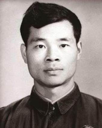 1982年6月16日，医生根据罗健夫的遗愿剖开了他的遗体，结果震惊发现，他全身都