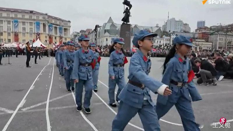 中国小学生参加海参崴阅兵游行引争议 分析指民间历史情结被刺激:   俄罗斯符拉迪