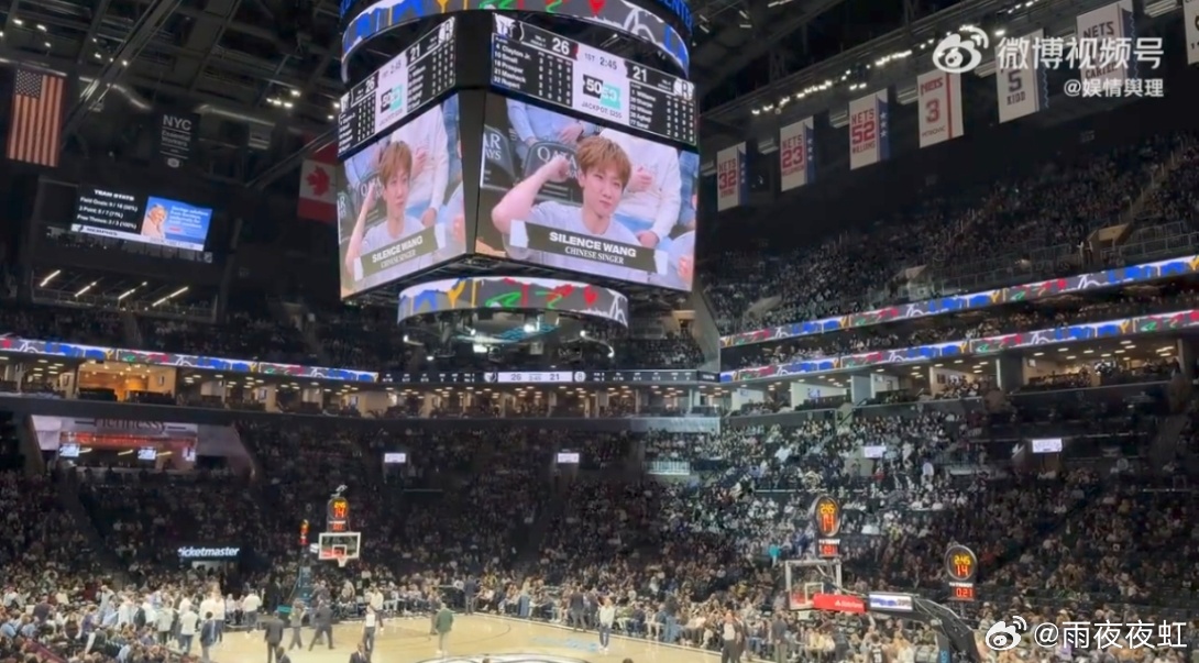 NBA现场放汪苏泷像晴天像雨天 汪苏泷现身NBA现场，少年感爆棚像校园学长！终于