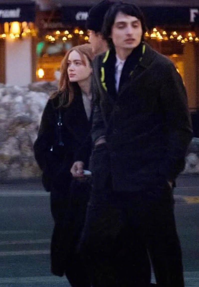 玛雅霍克结婚 《怪奇物语》主演小伙伴们参加玛雅·霍克的婚礼，Max萨迪·辛克的几