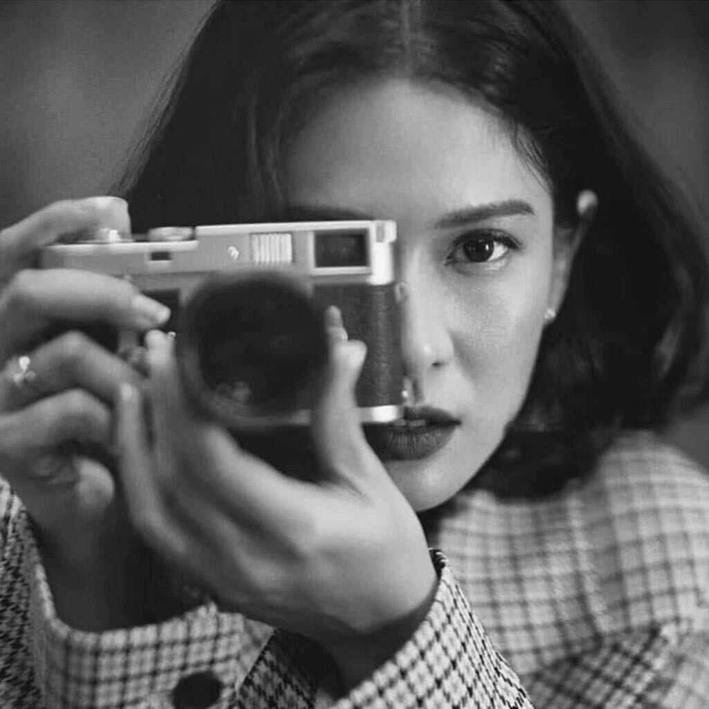 最近想换个头像，我打算去拍张这样的照片，你们觉得好不好看