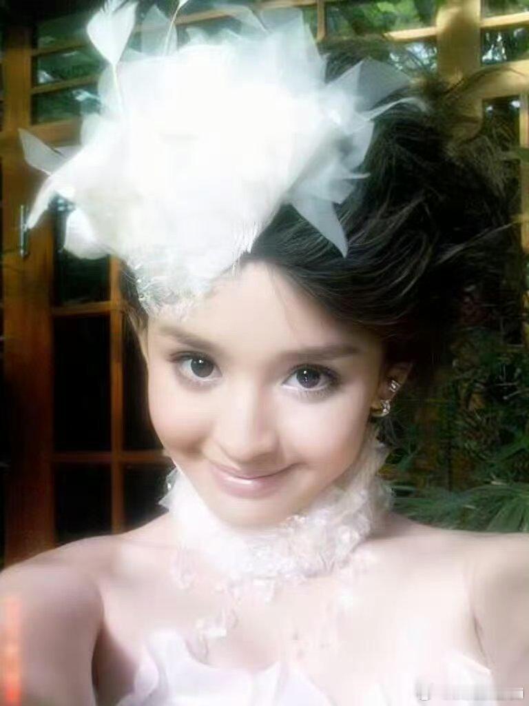 16岁的娜扎精致的像个洋娃娃真人版BJD