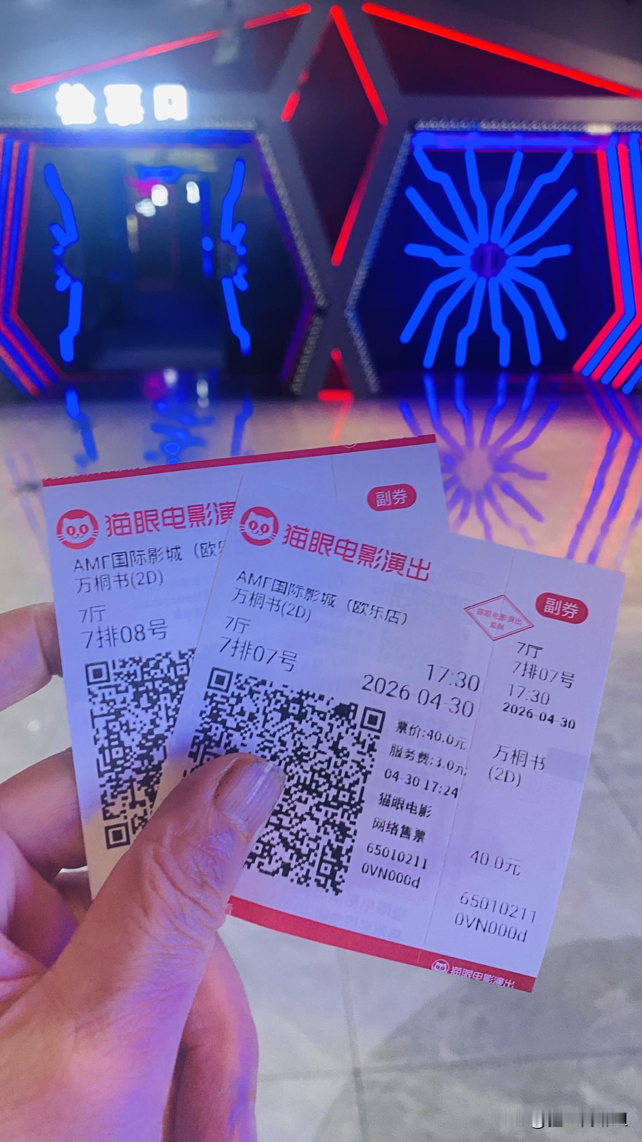 今天我休息，早上起来收拾厨房，卫生间，把房间地永抹布蹲着一块块砖擦了一遍，家里养