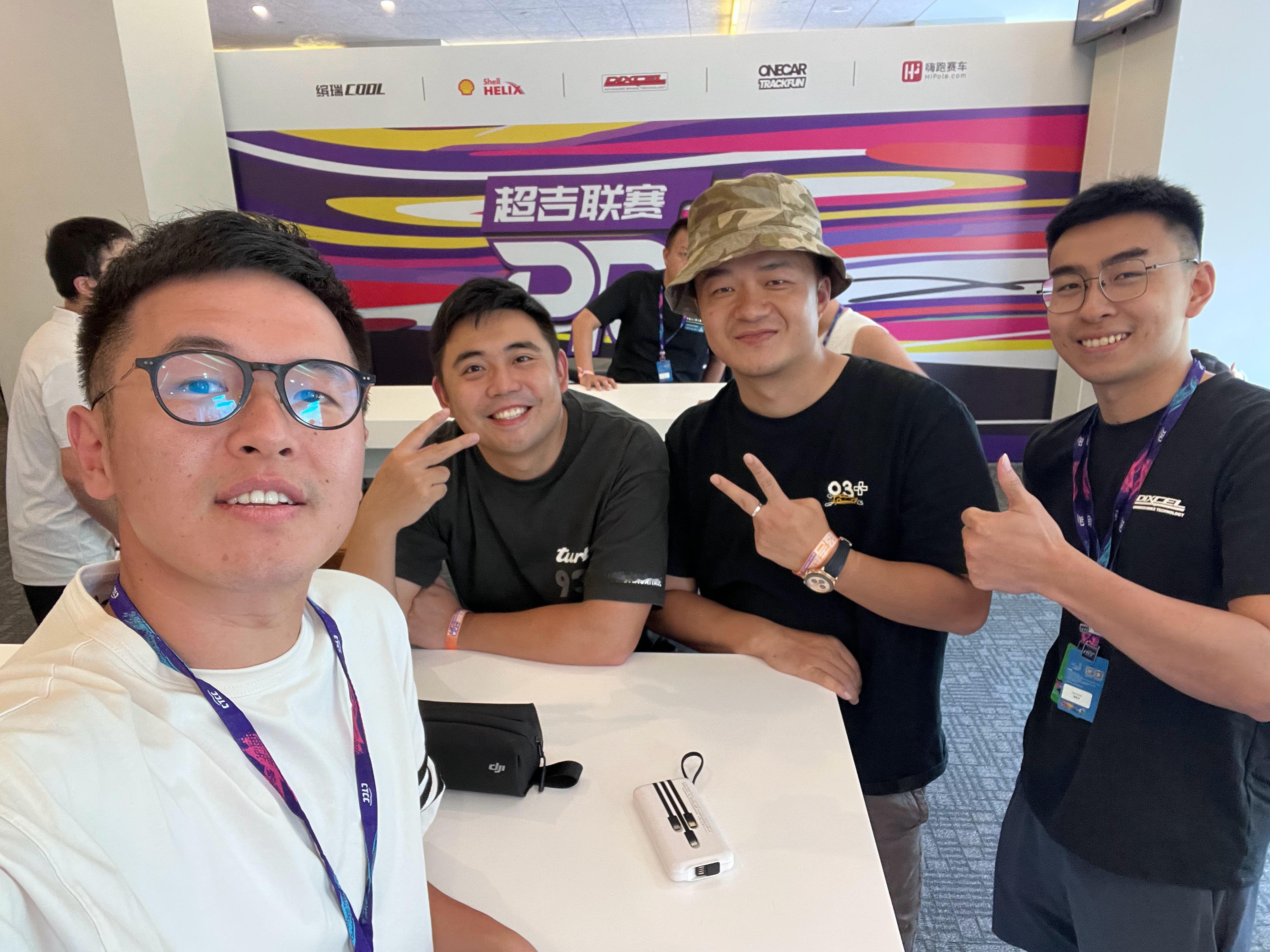 今天在浙赛，看好朋友们比赛 [嘻嘻] ​​​