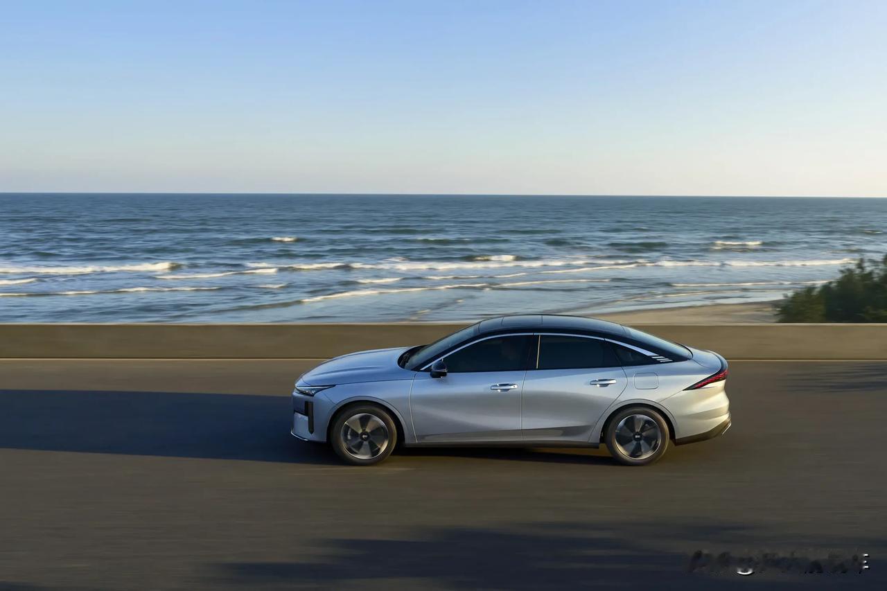 在新能源汽车的选择上，许多没有家用充电条件的消费者，往往会优先考虑插电混动车型。