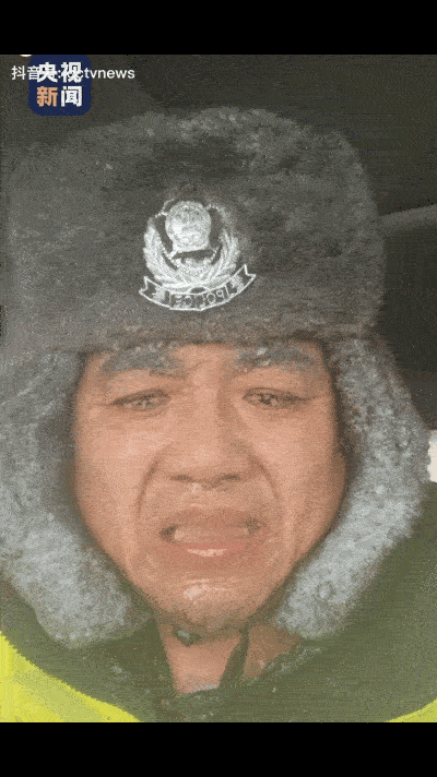 “活该他们火到央视！”12月12日，乌鲁木齐出现风吹雪天气，G314国道多辆车辆