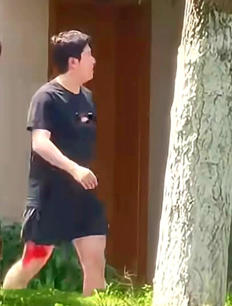 梁靖崑膝盖又出事了？伦敦世乒赛前十天，国乒男队这是要悬！
 

成都集训基地，梁