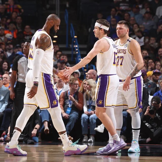 卢卡谈自己、勒布朗和里夫斯如何达成默契，并将这份能量传递给全队：“具体我也说不太