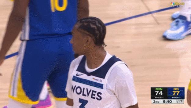 谁说库里没哨 这不是吹了库里犯规吗 