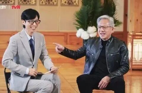 #黄仁勋17岁后从不购物##黄仁勋皮夹克是妻子买的#近日，黄仁勋在韩国一档综艺节