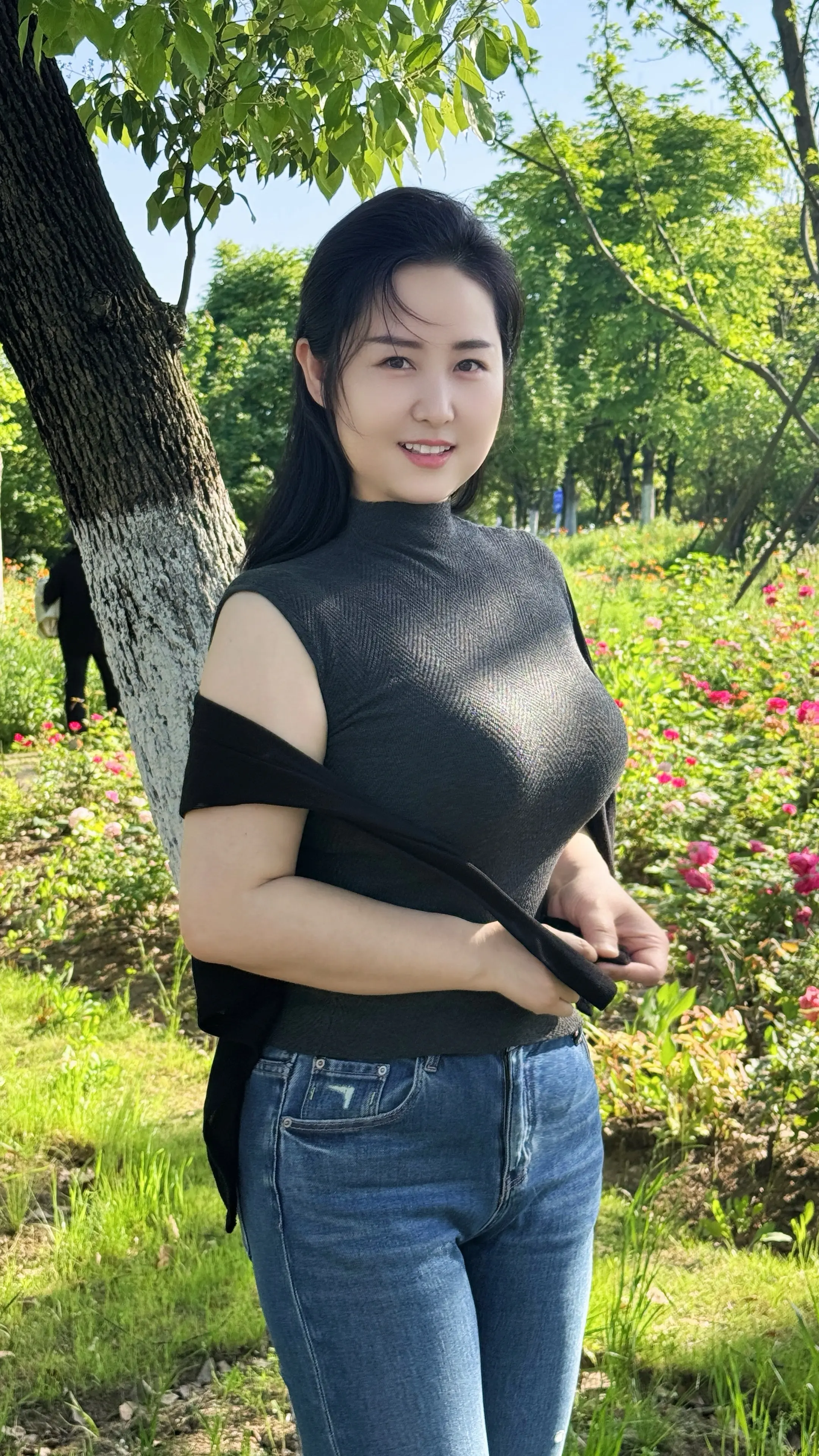 对于世界而言，你是一个人；但是对于某个人，你是他（她）的整个世界。