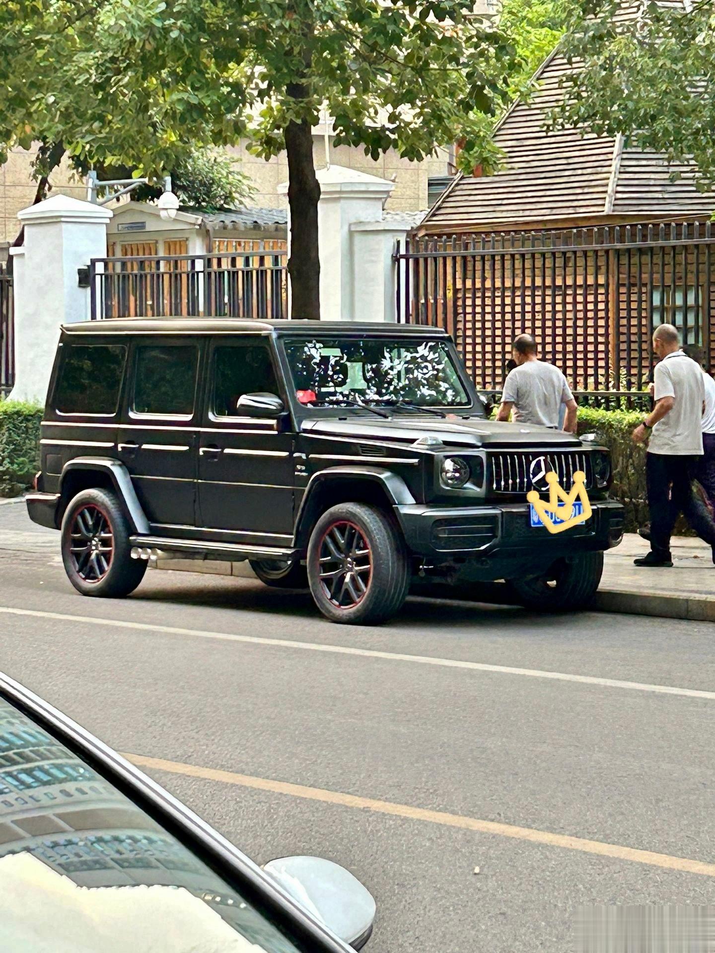 这是大G还是北汽？总觉得跟平时在路上见到的大G又不太一样，有大佬知道吗？ ​​​