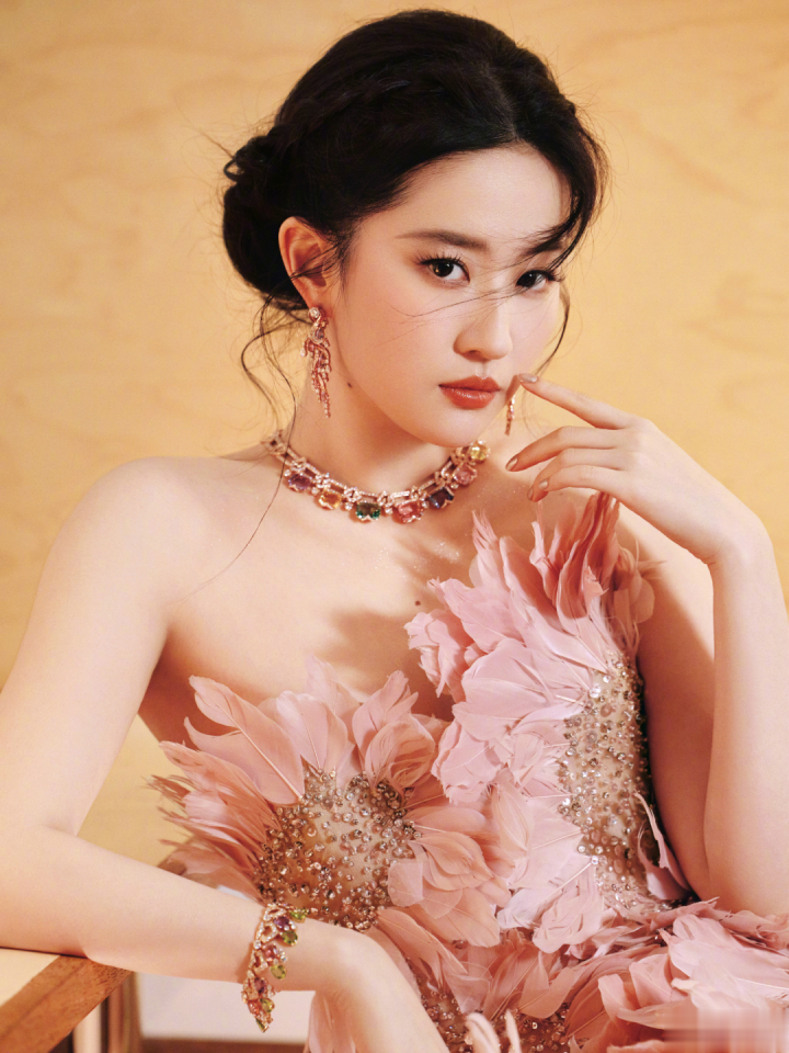 黄晓明自曝曾救过刘亦菲的命