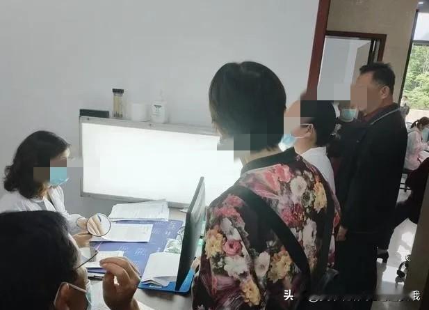 “她来了病就好一半了！”湖北武汉，39岁女子回老家路上遇到一村民咳血，她一看病例