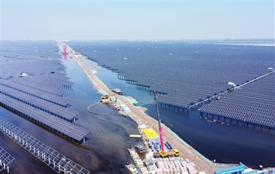 【世界单体容量最大“盐光互补”电站并网发电，每年可提供15亿度清洁电力】7月8日