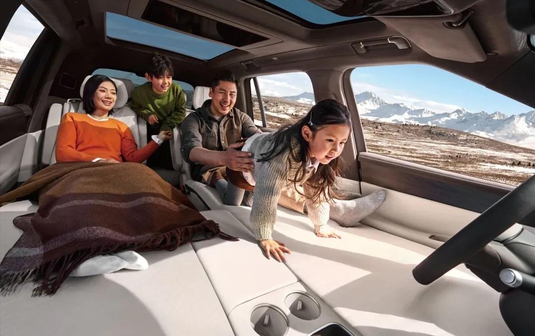 未来10年可能发生的事： 
​1、啃老，越来越严重。
​2、公务员，不再是铁饭碗