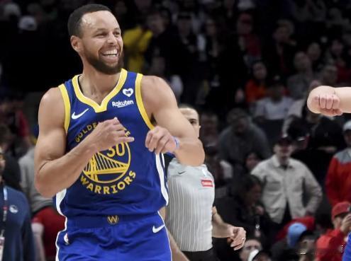 北京时间10月26日9：30，NBA常规赛金州勇士队客场挑战爵士队！


勇士揭