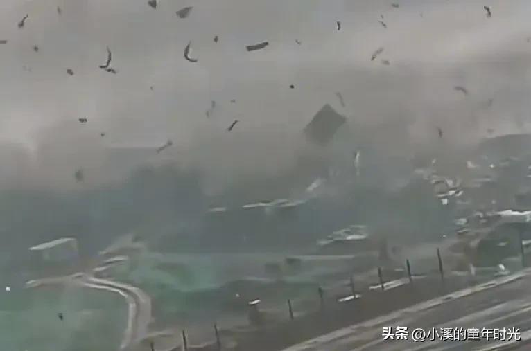 此刻4月12号凌晨3：50听到风呼呼飕飕  我赶紧起来把窗户都关了关 听说12级