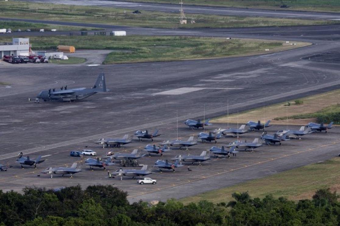 继昨天佛蒙特州空中国民警卫队第 134 战斗机中队的 F-35A 抵达，以补充海