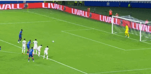 马莱莱过大年了[捂脸][捂脸]！中超不开窍，足协杯戴帽，换换运气才更好[笑哭]，