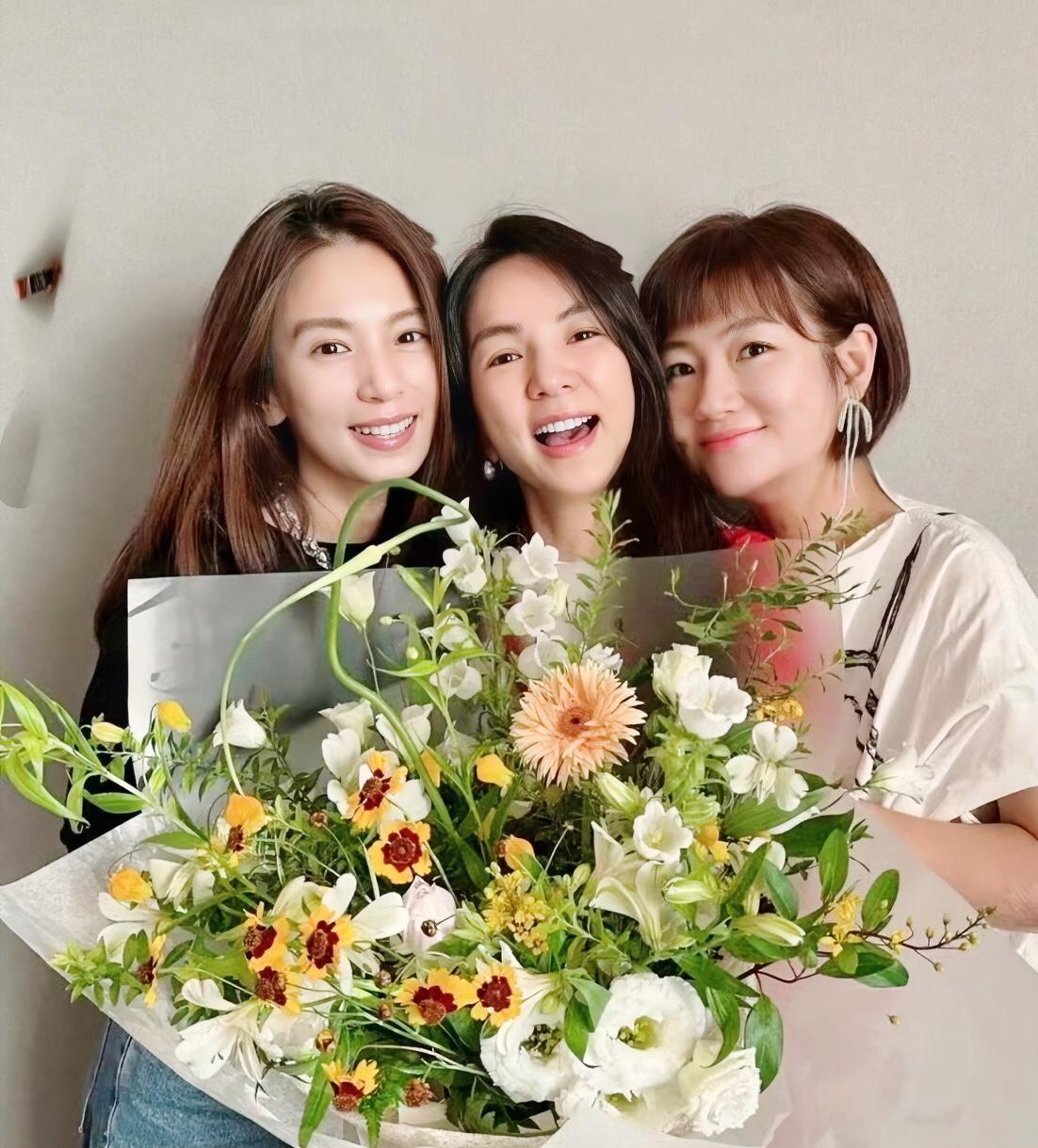 曾經那個長發的變成了短髮 曾經被大家說的男人婆成了最有女人味的爆料 娱乐