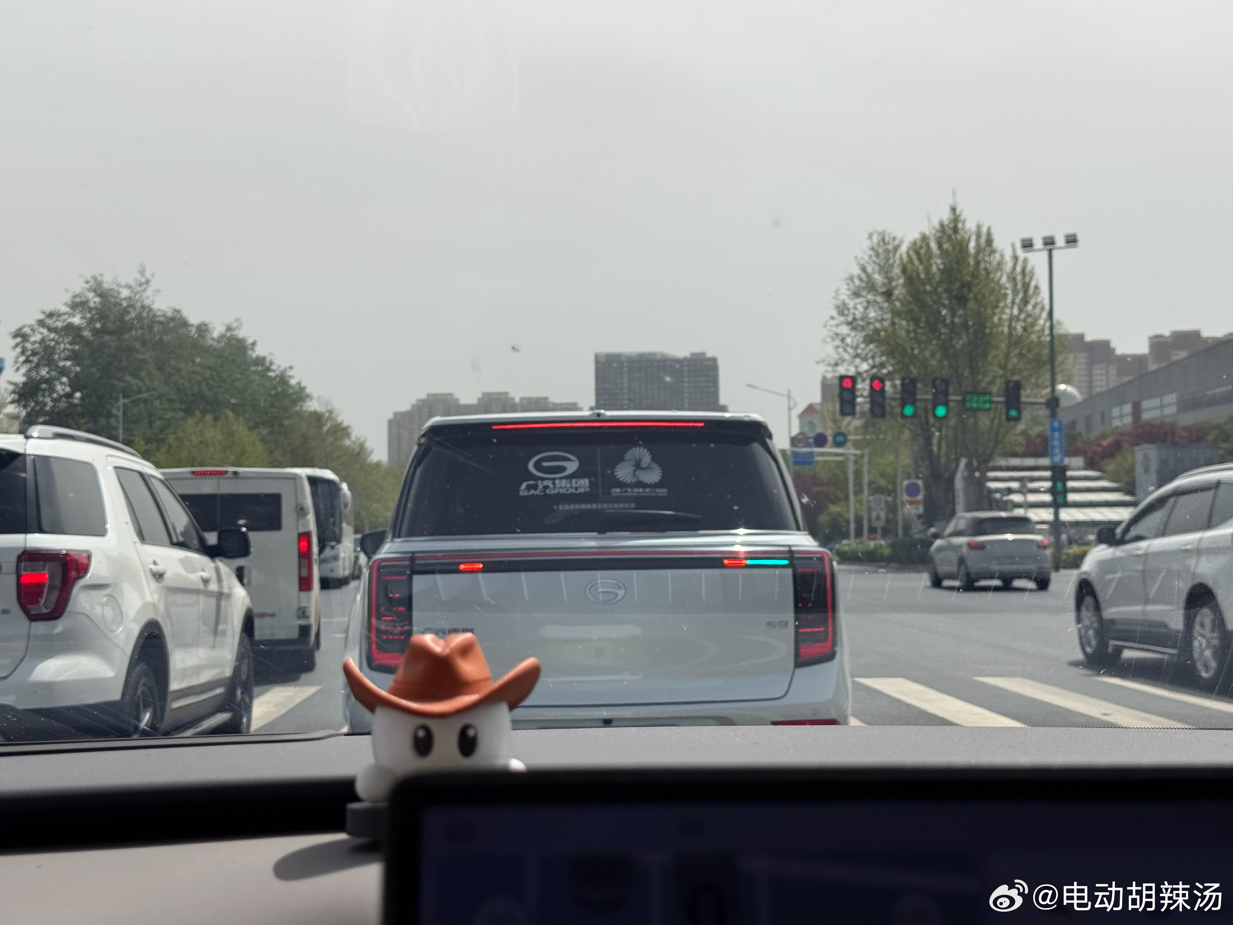 蓝灯越来越多… 