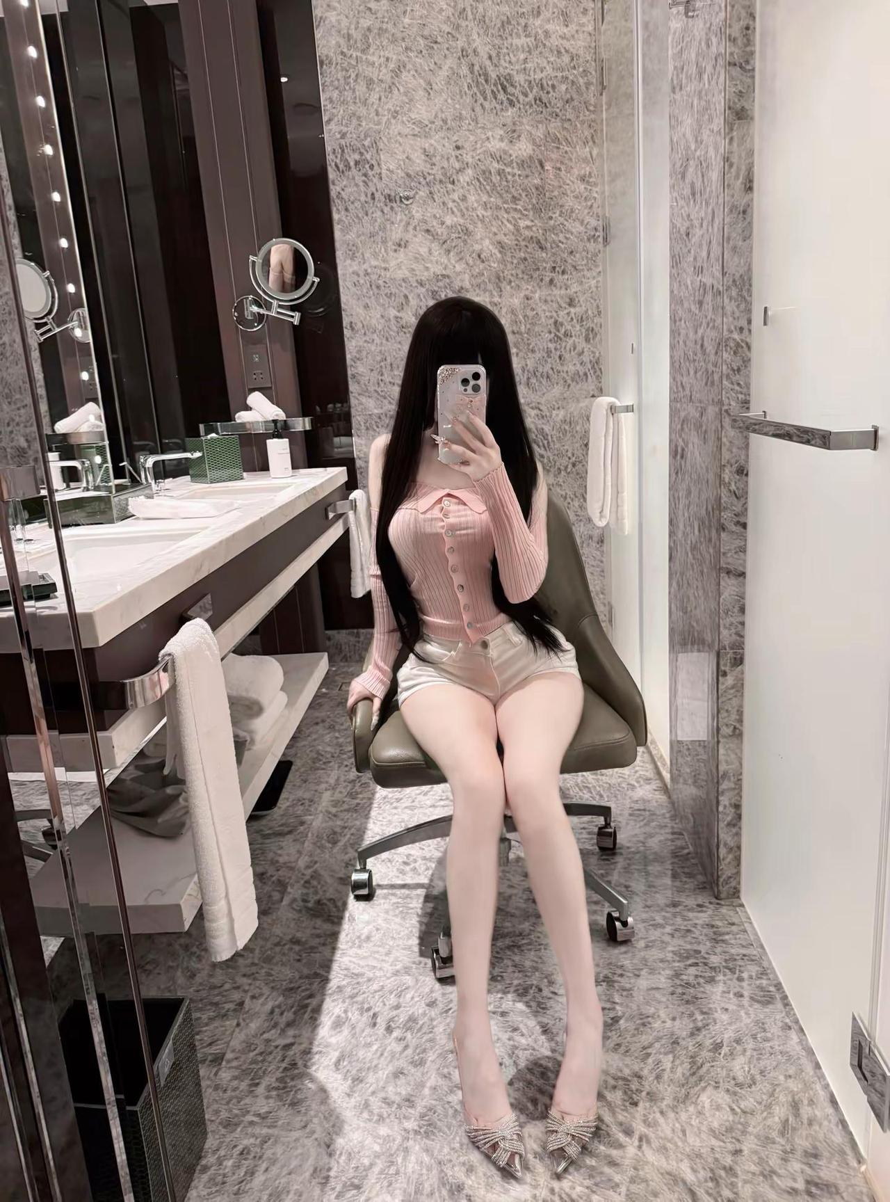 我现在就很幸福 因为我又漂亮又爱自己