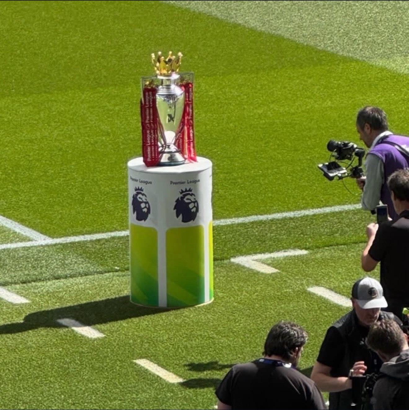 曼城vs阿森纳 场外卖水的，看热闹不嫌事儿大。场内英超官方，同样也不想放过这个流