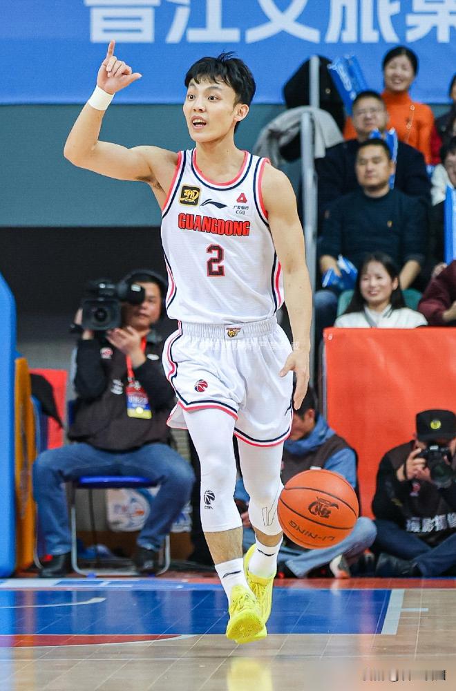 这个家不能没有你！
2025年12月4号打CBA俱乐部杯的那场球，广东队的徐杰