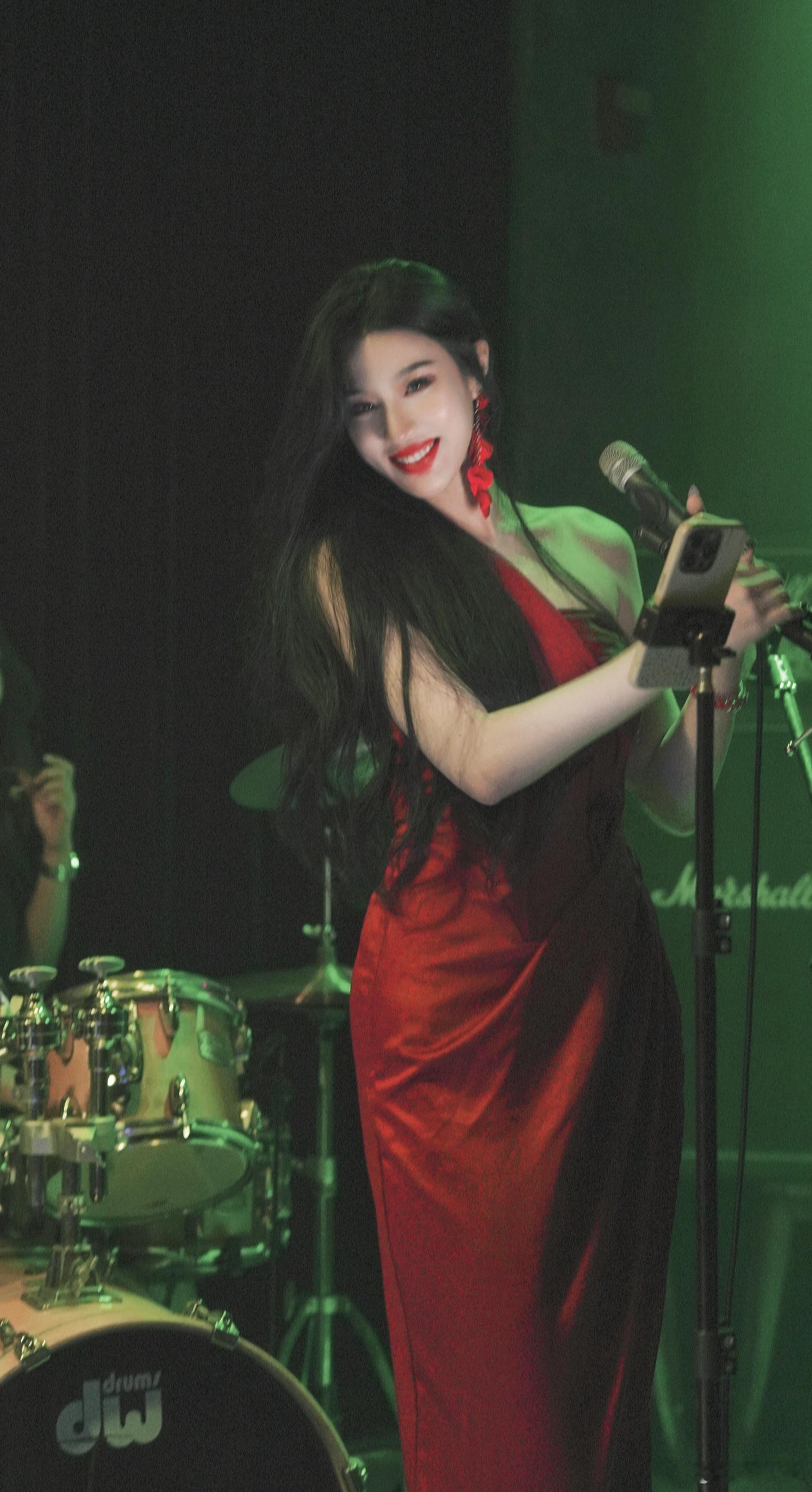 下次来看我的演出好吗～  ​​​